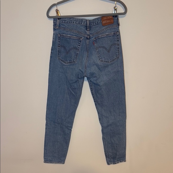 Levi's Wedgie Blue Ankle Cropped Jeans with Vintage Appeal - Picture 7 of 7
